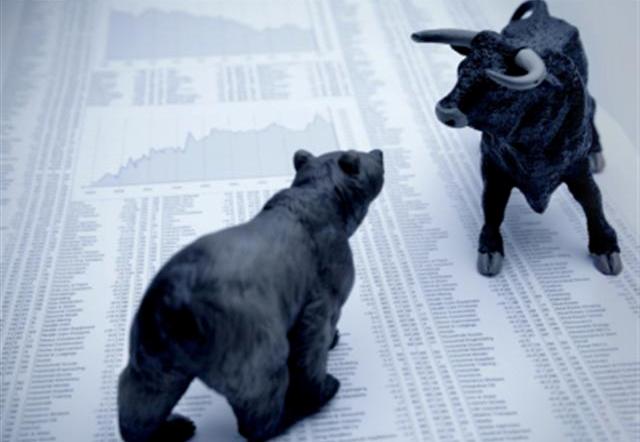 Bull and bear , symbolic beasts of market trend
